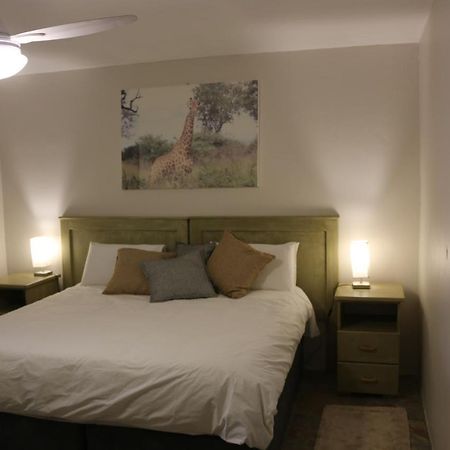 Livivane Guest House Simunye Esterno foto