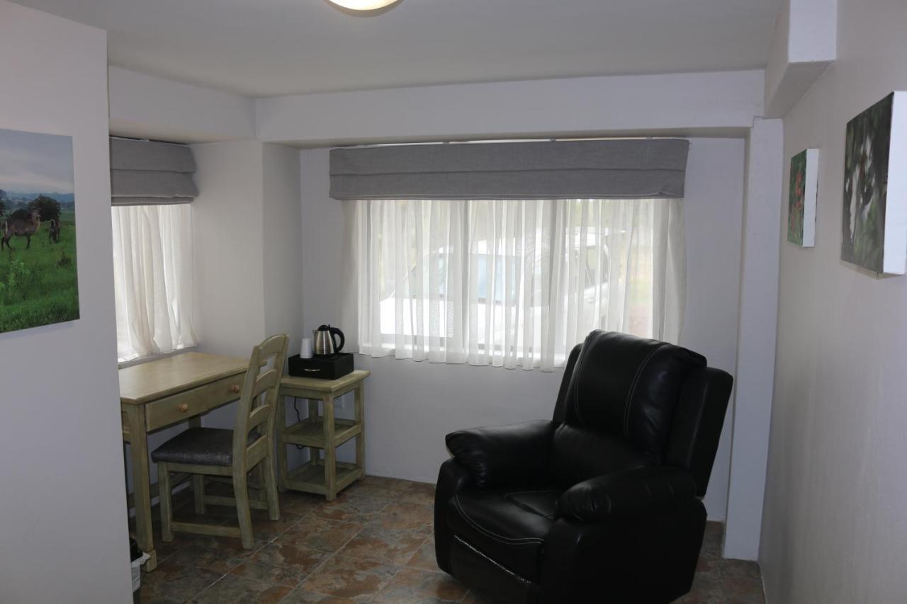 Livivane Guest House Simunye Esterno foto