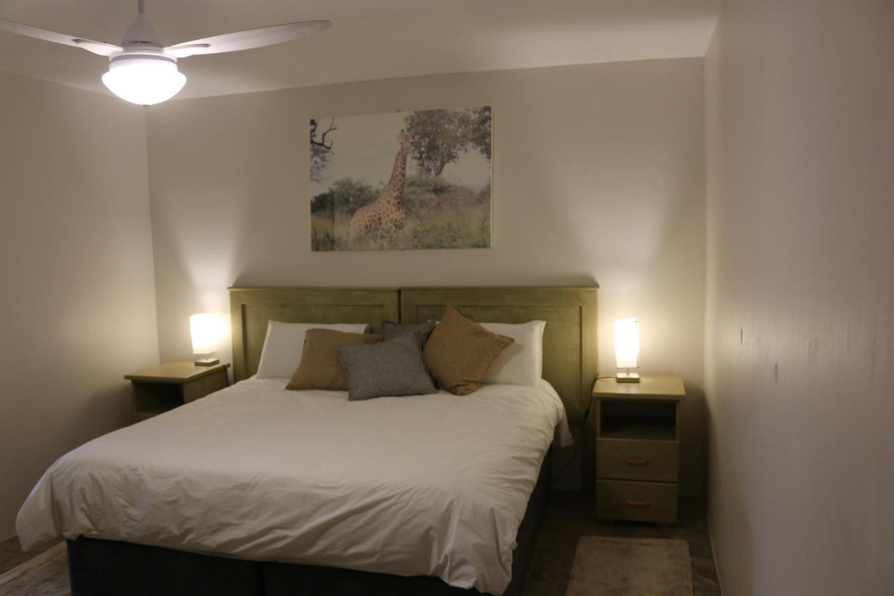 Livivane Guest House Simunye Esterno foto